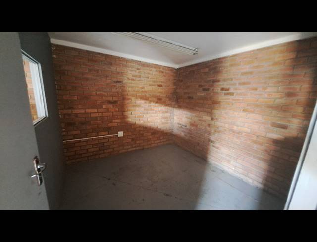 100M² WAREHOUSE TO LET IN ALTON